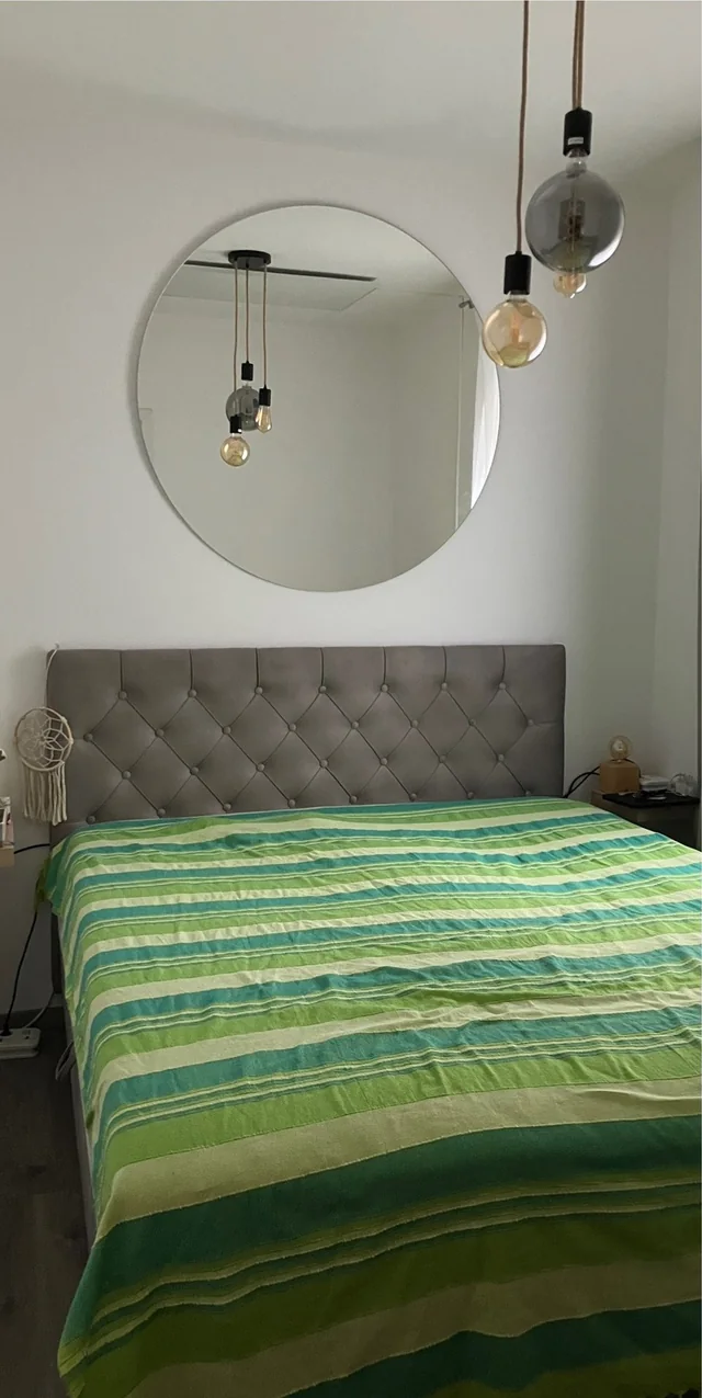A hálószoba fala a designfestés előtt