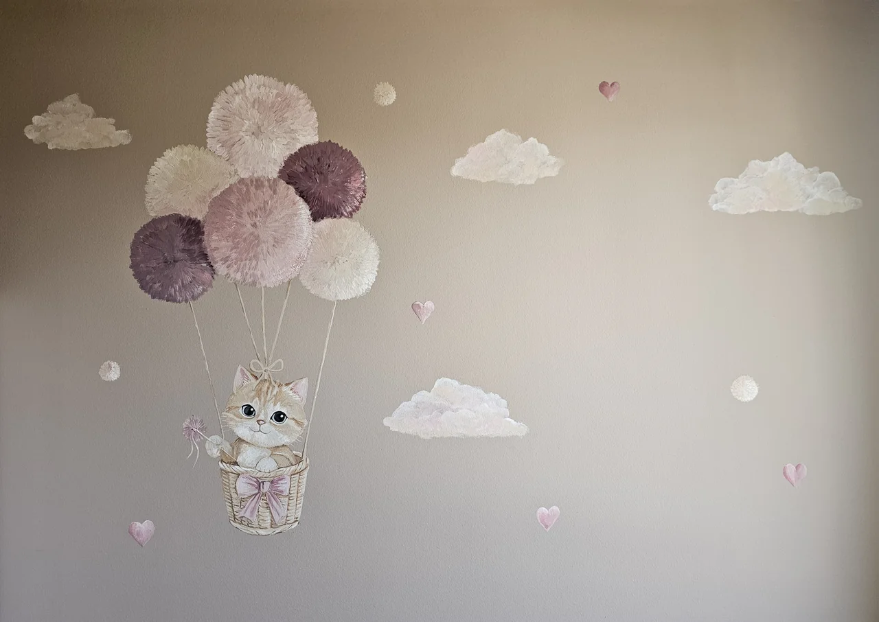 Falra festett hőlégballon cicával, valódi pomponokkal